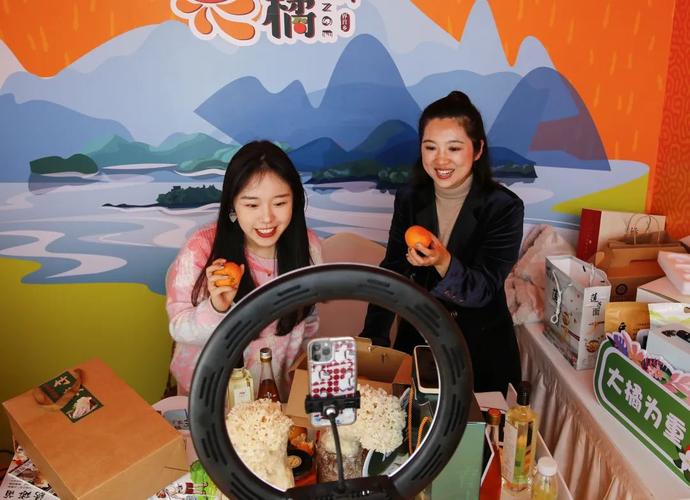 淳安縣融媒體中心女主播助力優質農產品銷售